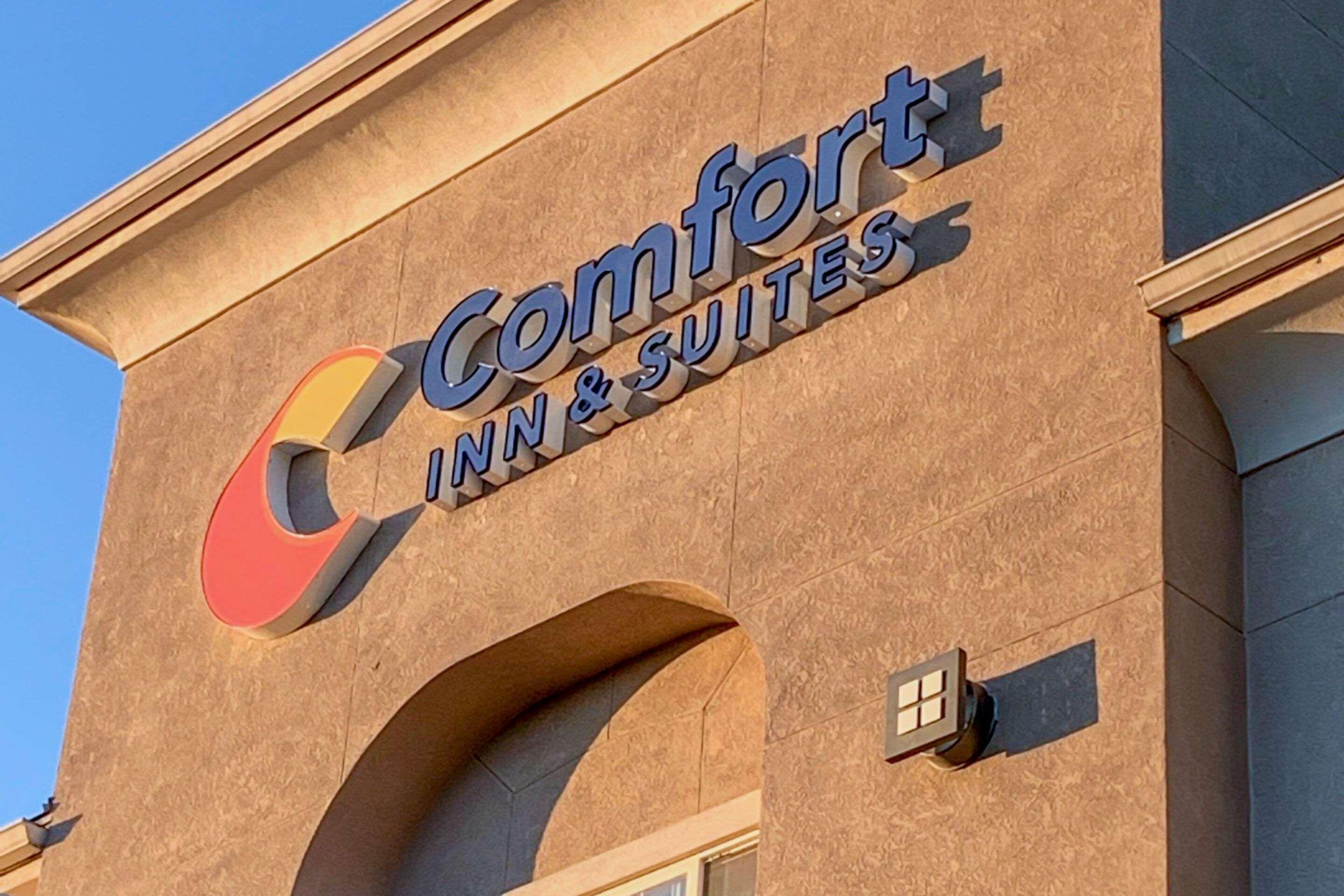 Comfort Inn & Suites Galt - Lodi North Luaran gambar